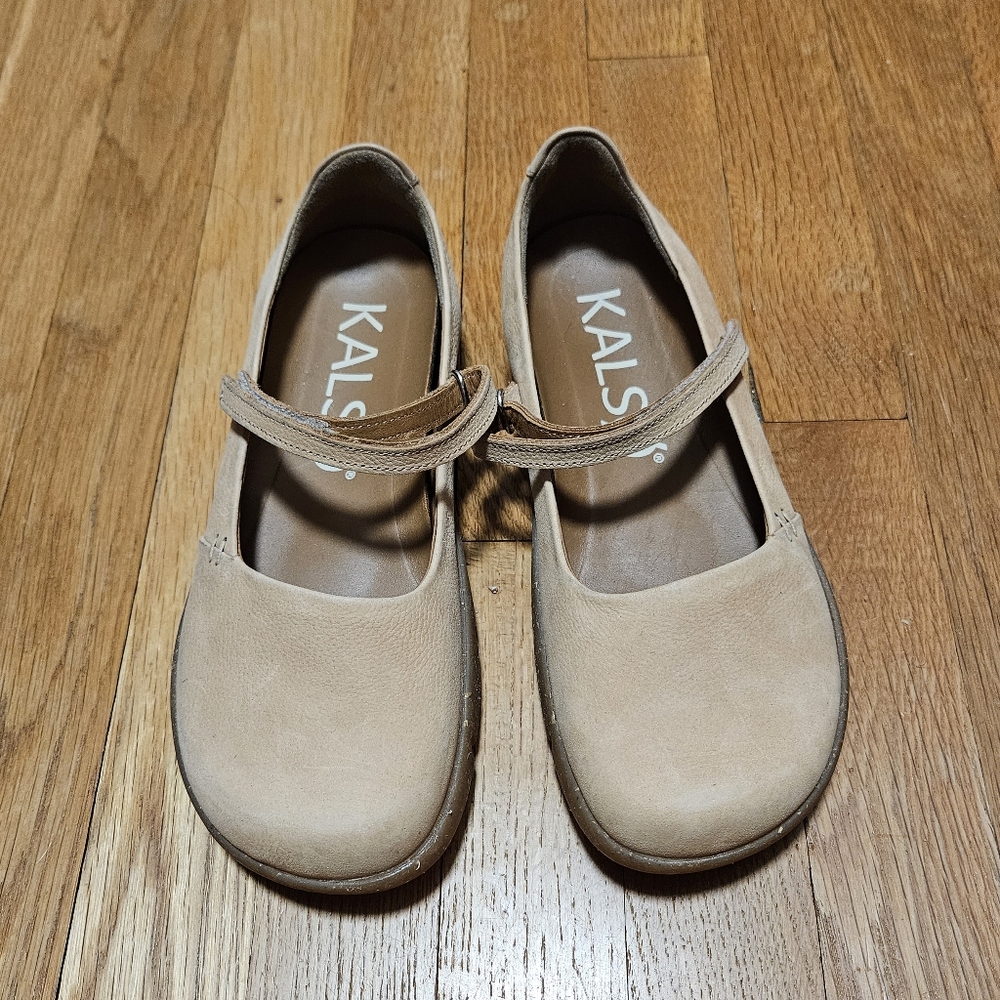 Kalso Women's Earth Shoes Dash Nubuck Leather Negative Heel Light Beige Size 7